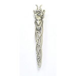 Modern twist on a stag kilt pin with celtic knotwork. Consider the matching buckle and sporran for a full package. Scottish Treasures