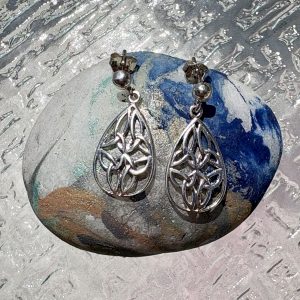 Celtic knotwork oval earring with trinity knots. Silver. Scottish Treasures